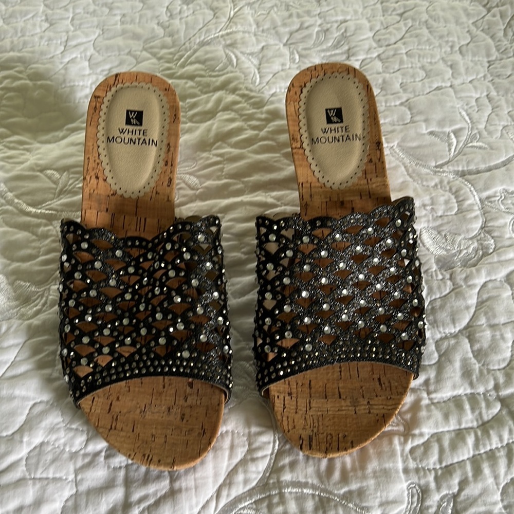 Women’s Summer Wedges by White Mountain.Never worn.Sz-8M.Bling front